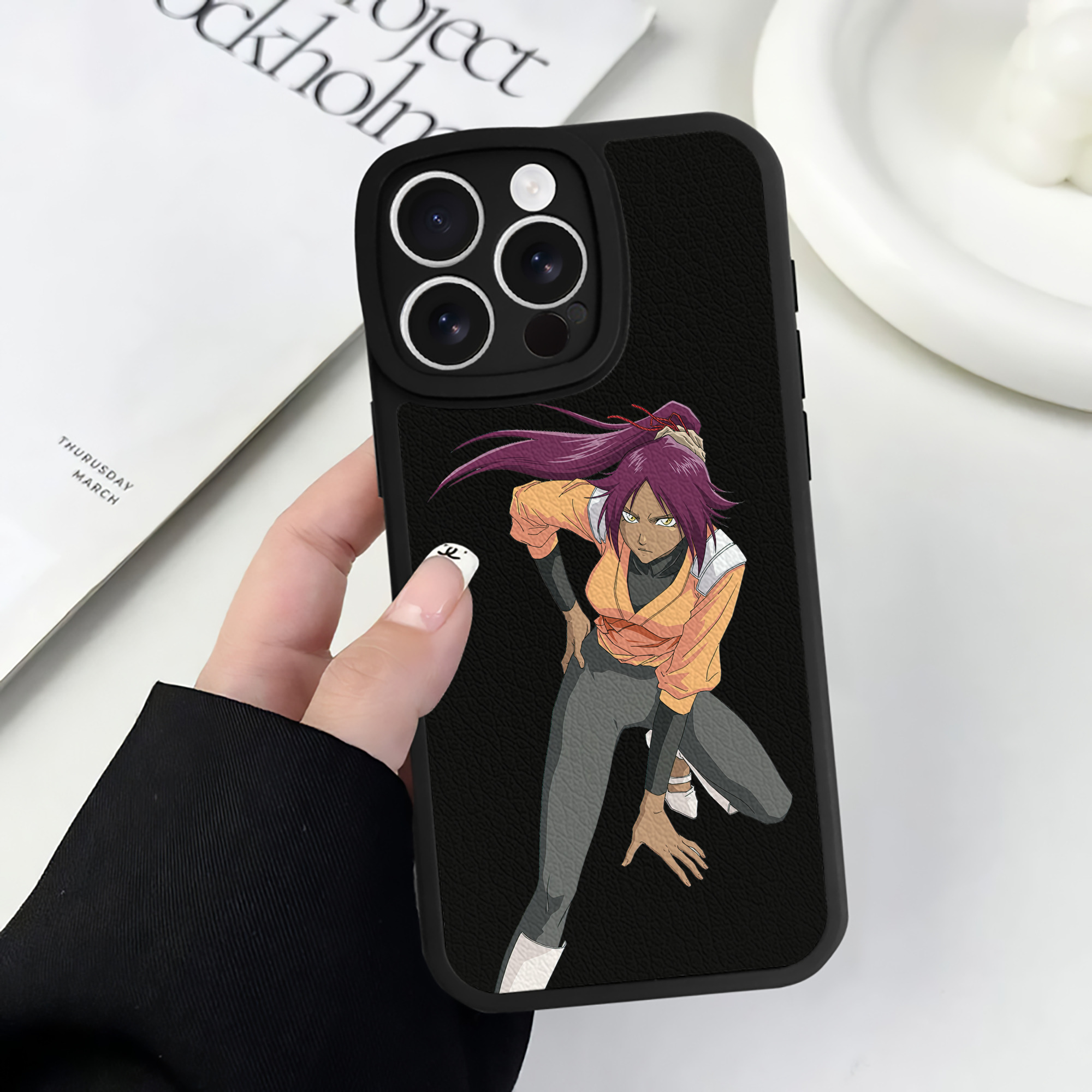 （画像用） ブリーチ 四楓院 夜一（しほういん よるいち） BLEACH Shihouin Yoruichi 【iPhone 16シリーズ対応】シリコンスマホケース（レザー調） 材質：シリコン